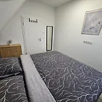 Neubau Mit Balkon * غروناو