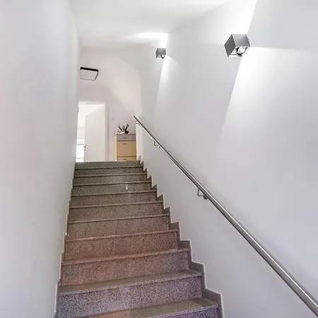 Apartment Neubau Mit Balkon *