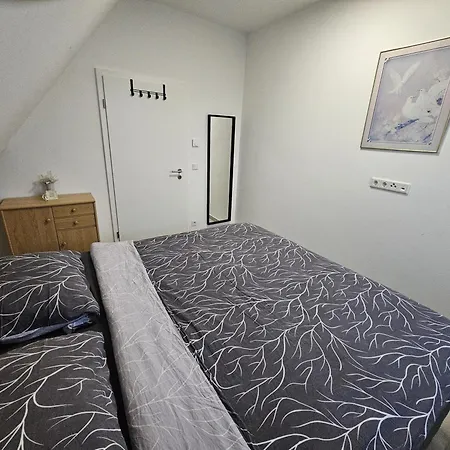 Neubau Mit Balkon * غروناو