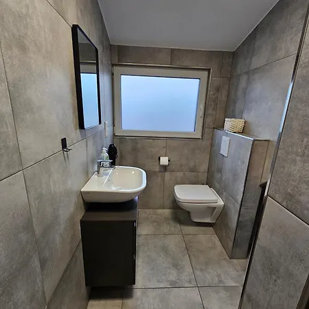 Neubau Mit Balkon غروناو